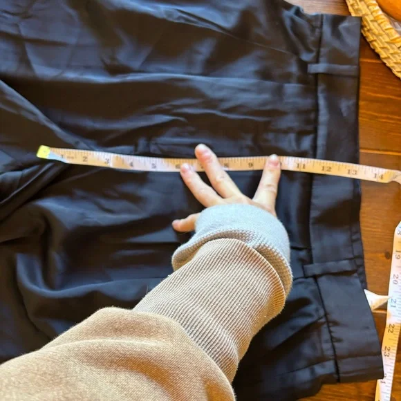 New with Tags Abercrombie & Fitch Sloan Tailored
Pant Satin in Black Size 8 - Picture 7 of 11